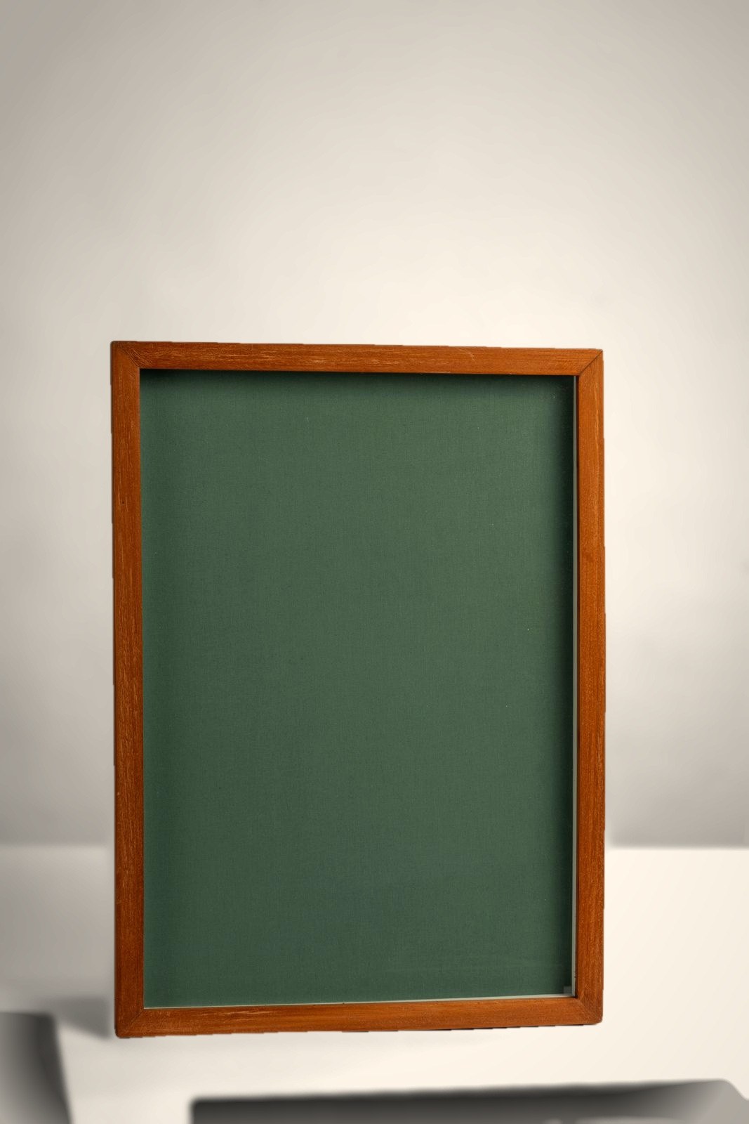 Moldura com fundo de tecido verde